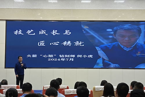 6位 大國(guó)工匠 來(lái)青分享經(jīng)驗(yàn)傳經(jīng)送寶br 工匠人才培育工作交流活動(dòng)在青海西寧舉行